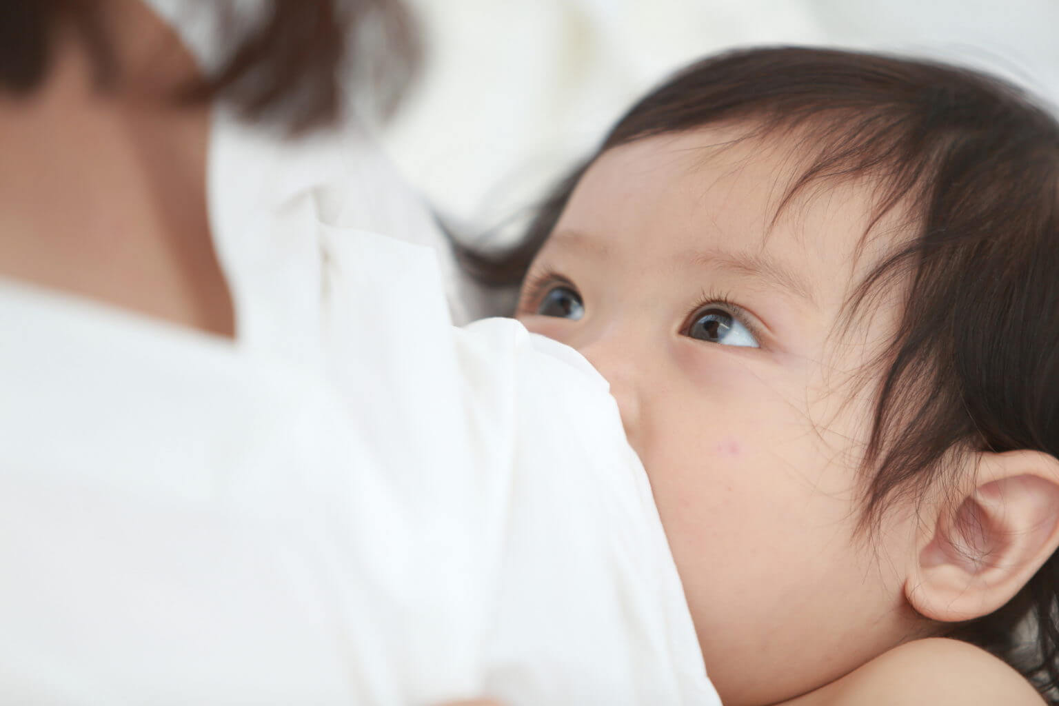 授乳中におすすめのブラジャーは？胸の垂れ防止になる授乳ブラ