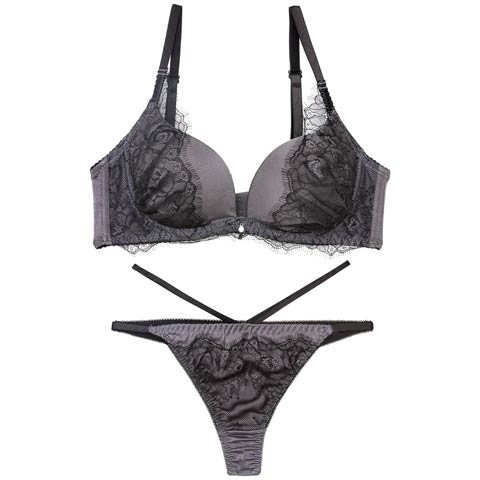 【三上悠亜着用】クラシックレーシーサテンブラジャー&Tバックショーツ［激売れ］(ブラック-B65/ショーツM)