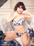 岸明日香着用【Reinest】ロイヤルフラワーブラジャー&バック透けTバックショーツ