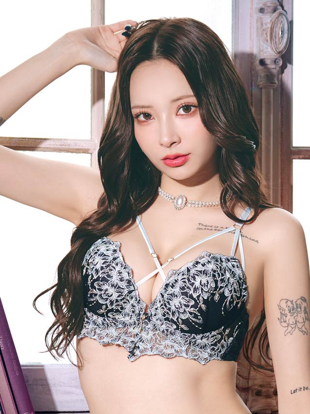 ラグジュアリーブルームストリングブラジャー&バック透けフルバックショーツ